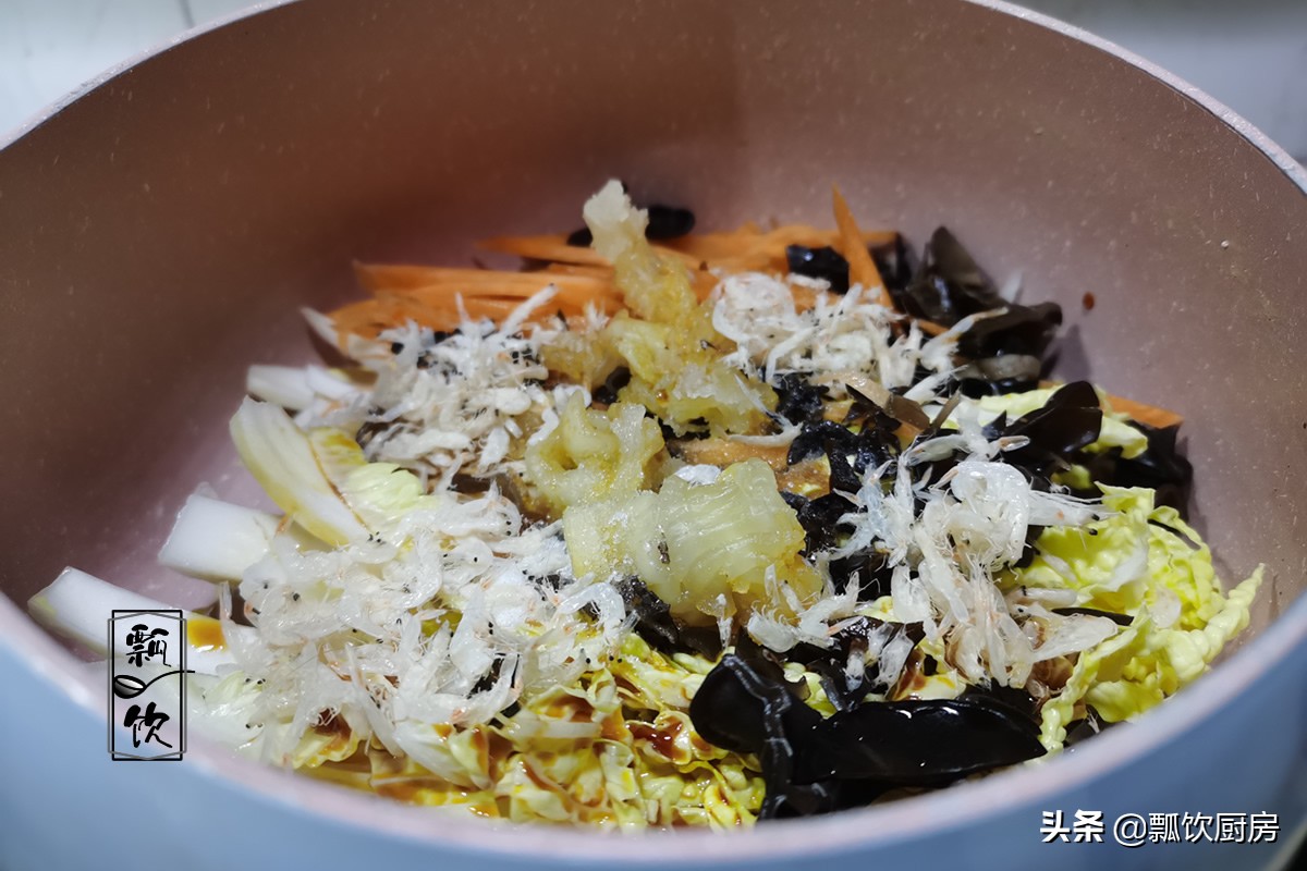 朋友送了一些魚膠，我把它做美食，吃菜喝湯，味道鮮美