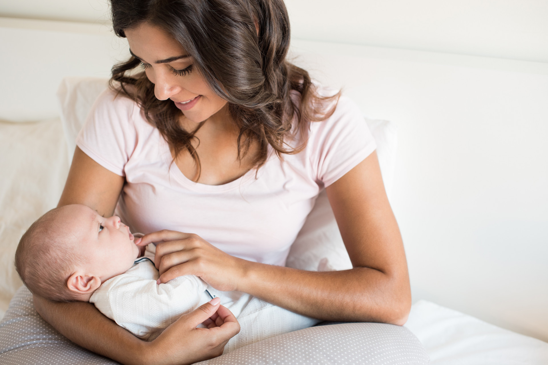 辟谣，母乳喂养一定比奶粉喂养好？三种妈妈的母乳不如奶粉