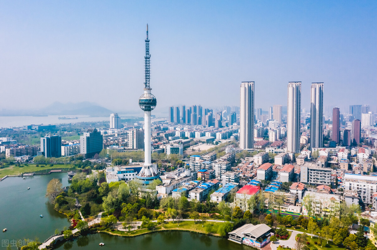 18. 徐州电视塔是上海东方明珠塔的设计原型.周老先生住宅位于3楼17.