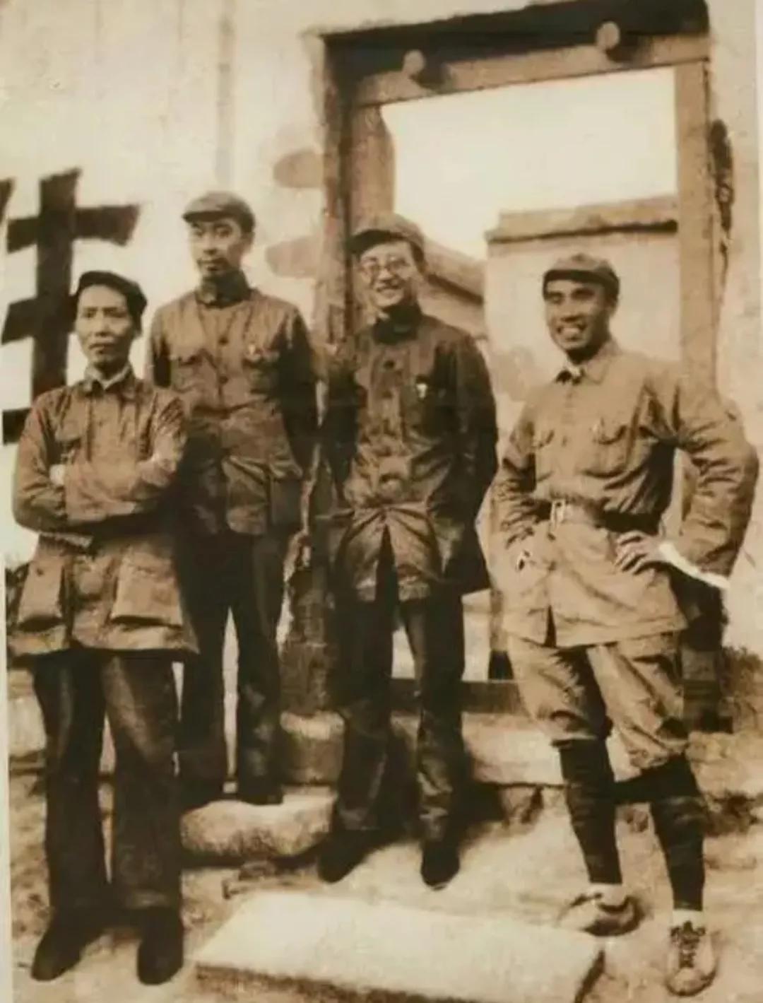 毛主席请陈毅吸烟，他说：戒了，毛主席：你有志气啊