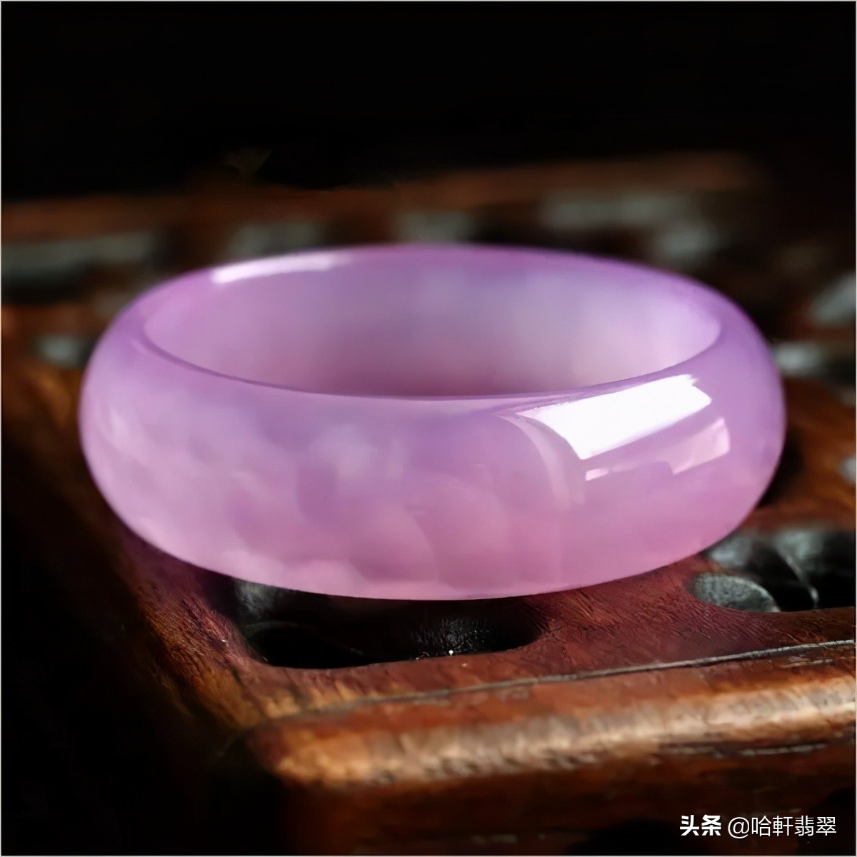 我猜,你没有见过真正的粉色翡翠(泥鳅背翡翠手镯是什么意思)-老玛瑙