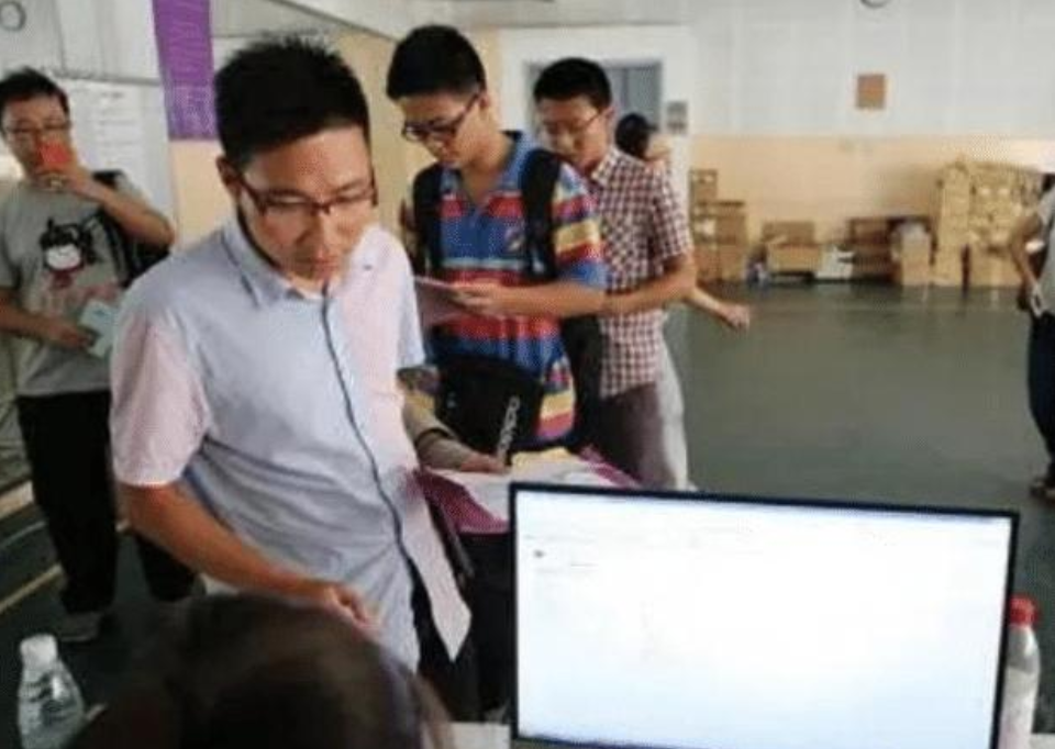 “高考钉子户”吴善柳：拒绝北大，10次高考圆梦清华，如今怎样？