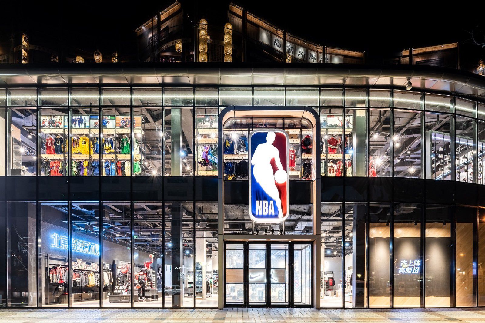 nba旗舰店有哪些(北美之外最大的NBA旗舰店在京开业！坐落王府井占地多达1145平米)