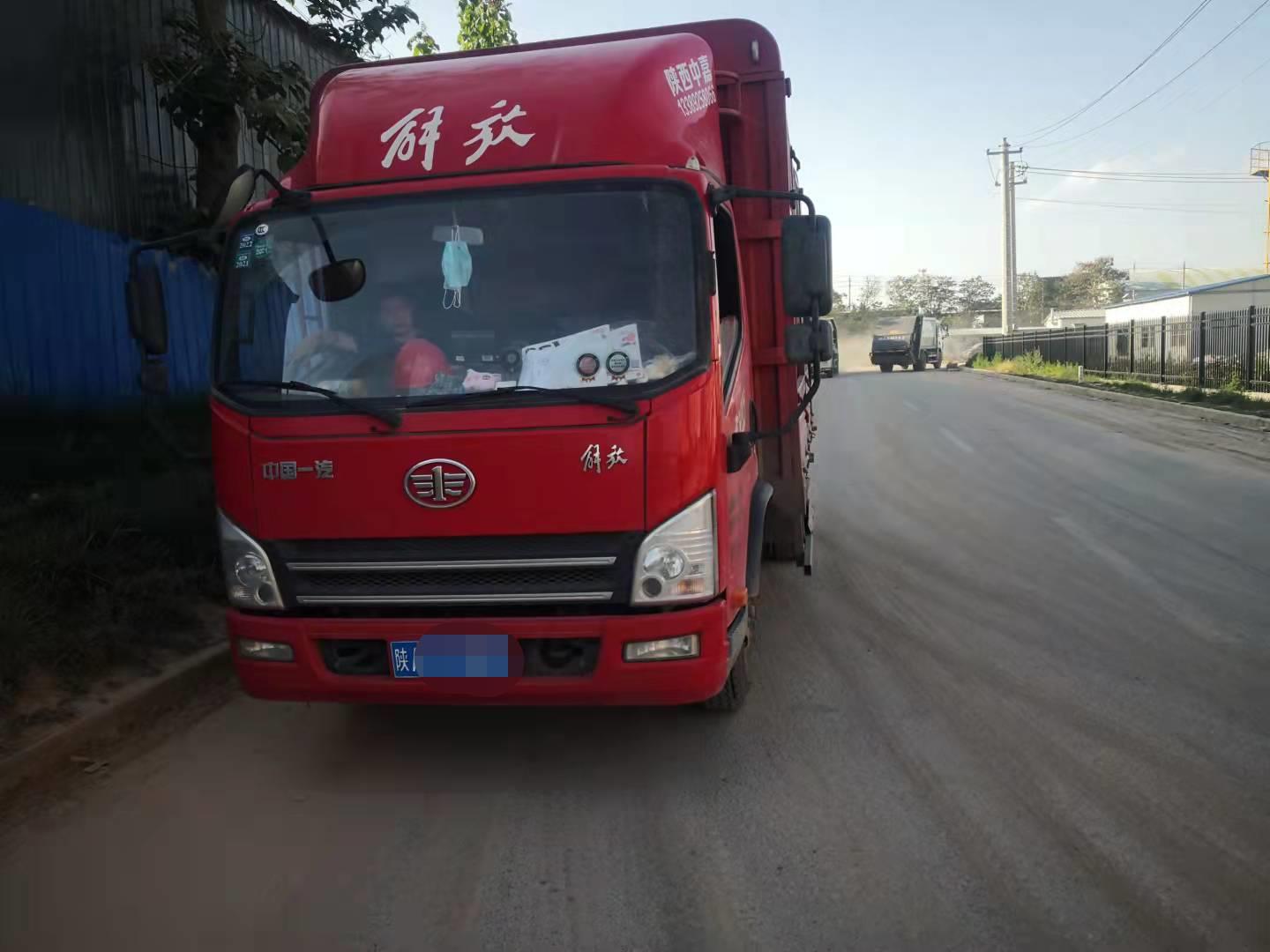 无照报废三轮车突然停车被追尾，交警先认定同等责任，三轮车主离世后家属申请复核，交警改判后车负主责