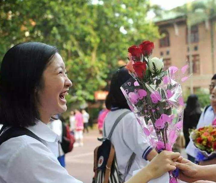 高考史上特难的数学题，中科院院士都称：不应该拿来高考