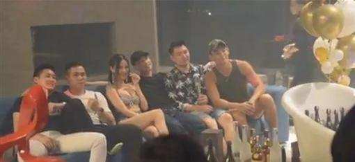 学历造假、碰瓷李云迪、插足吴卓羲张馨予？这位钢琴女神不简单