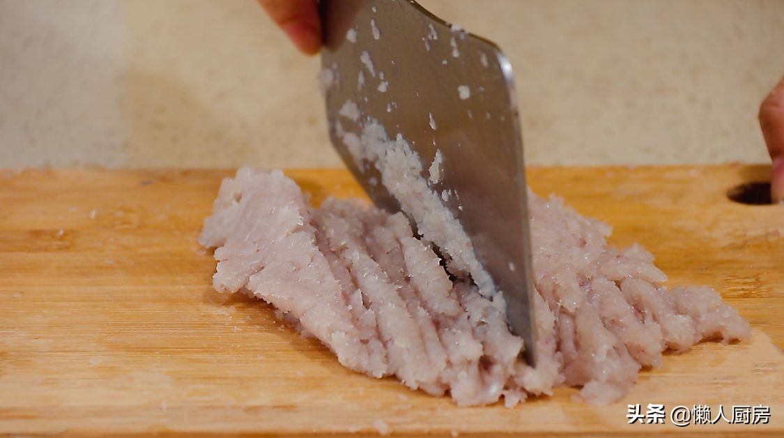 天冷了，我家隔天就用这鱼做鱼丸，每个鱼圆下锅都漂浮，别不会吃