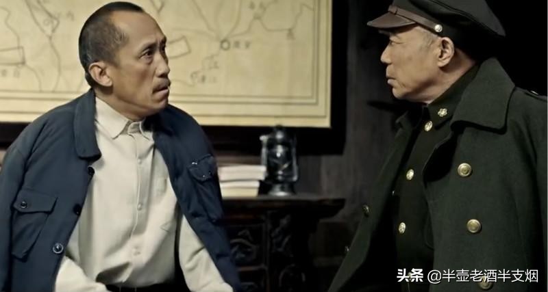 功德林里有两人表现不错，一人严肃一人滑稽，为何没被首批特赦？