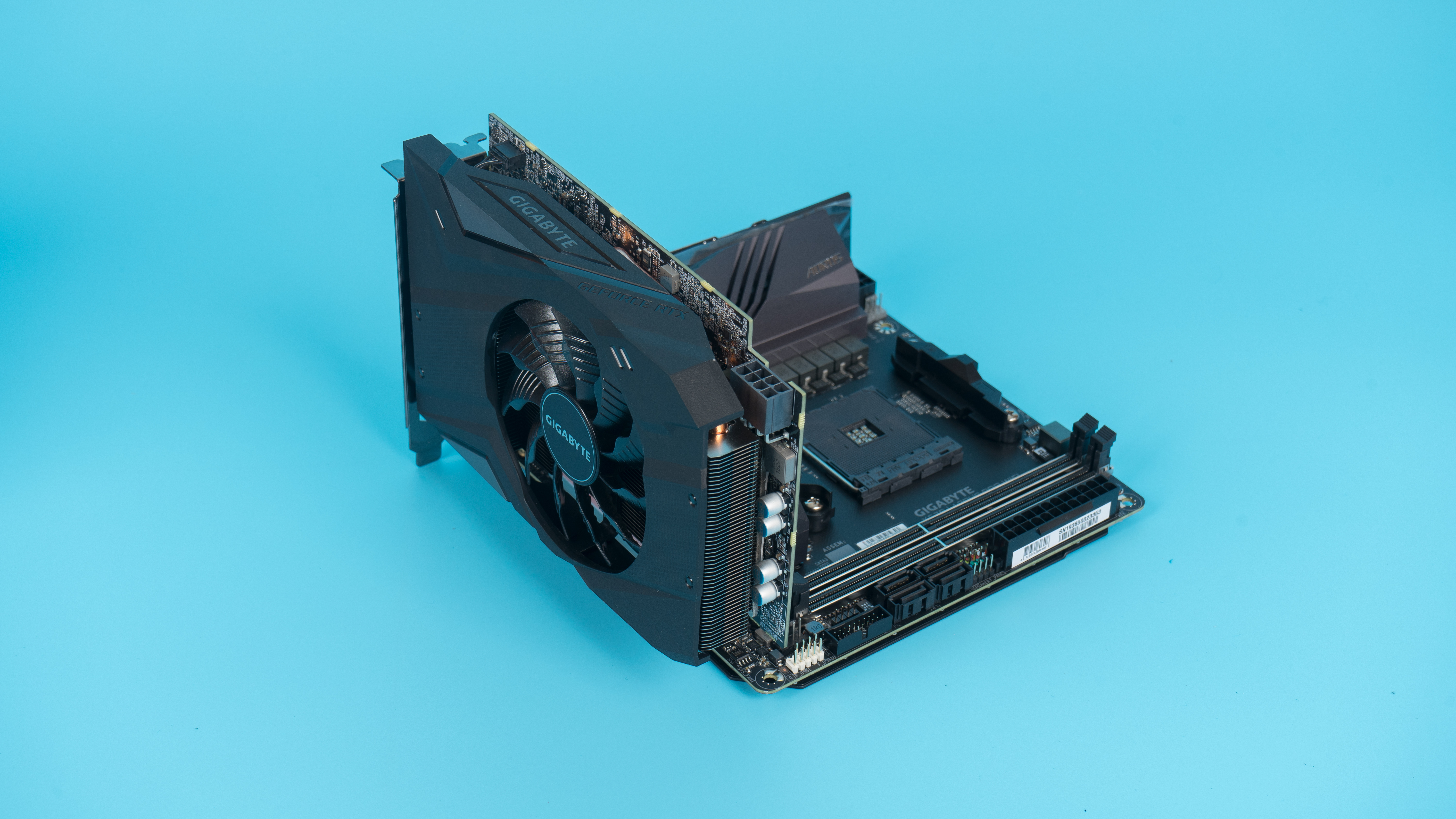 搭建R9 3900X ITX垂直风道机箱，12核PR渲染输出快，超频也无压力