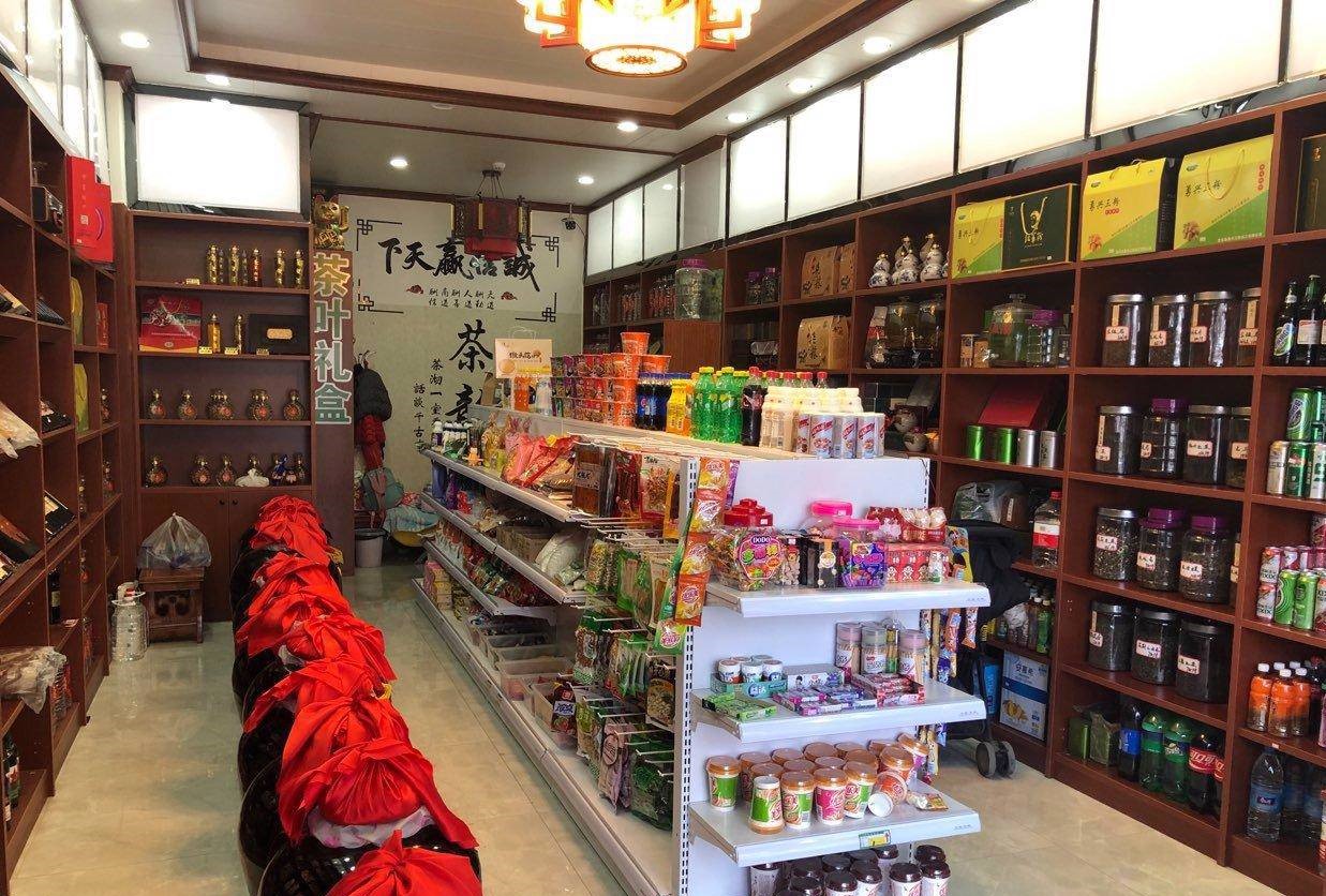 看上去"暴利"的烟酒店,店里很少有顾客,到底是怎么赚钱的?