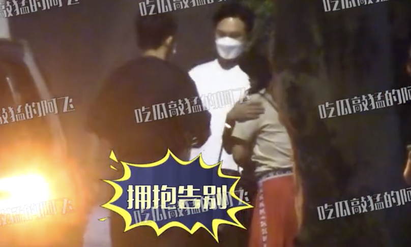 张杰谢娜和张智霖袁咏仪聚会，路上闺蜜牵手热聊拥抱告别姐妹情深