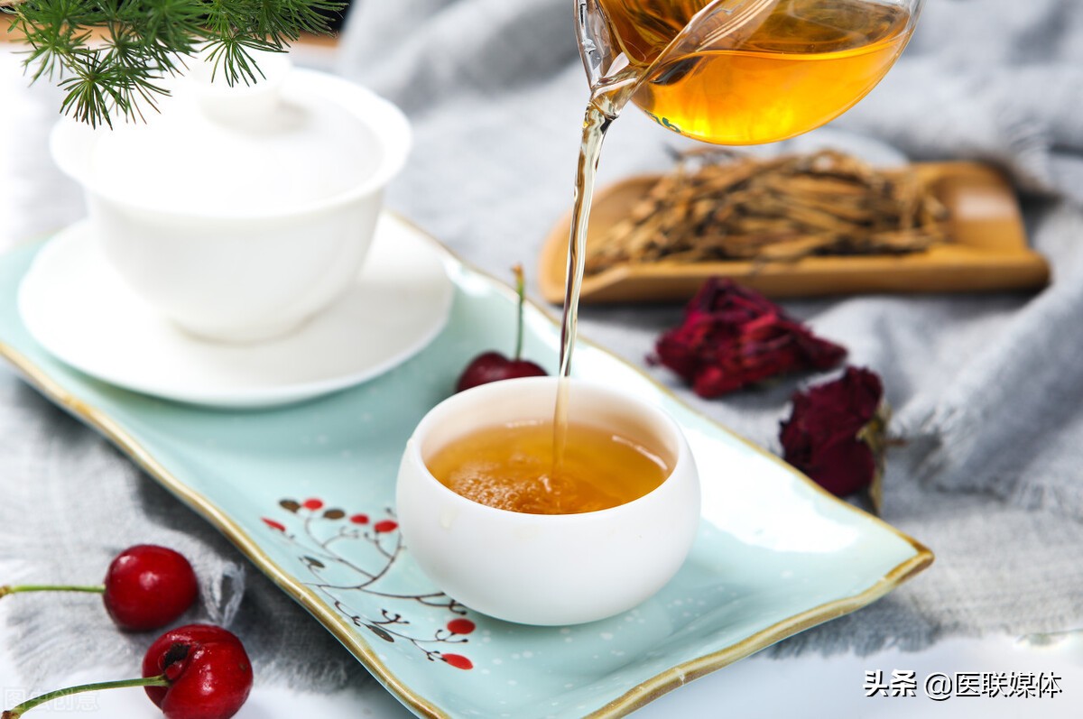 65岁老人长期喝浓茶致重度贫血！喝茶的几个误区，你都知道吗？