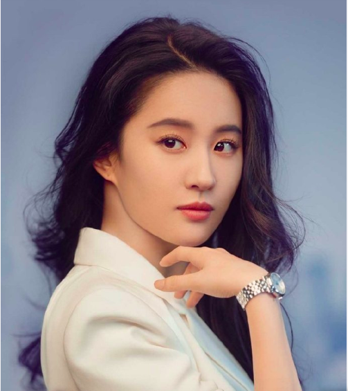 处女座明星很多都是年少成名，这六位明星都是20岁以前就成名了