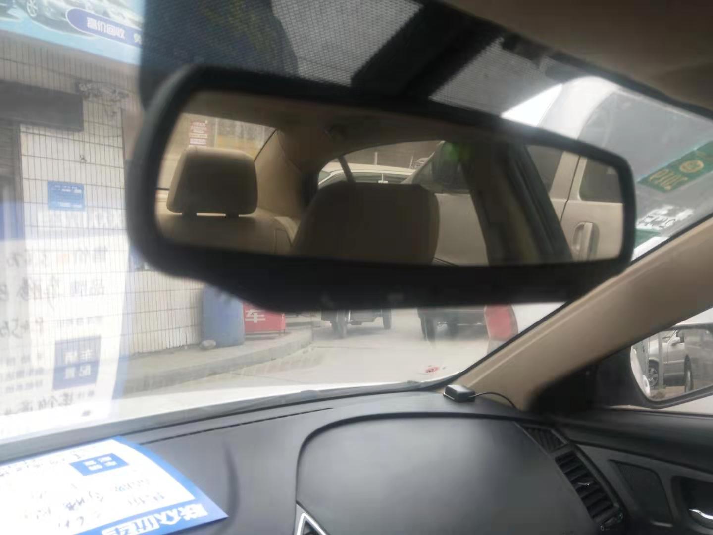 胖哥刚入手的，备胎都没下地，带全年商业险，全车无事故一手户