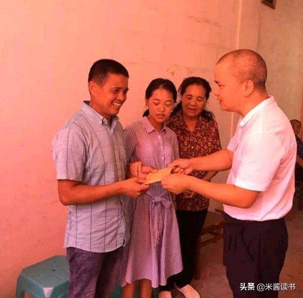 寒门女孩以总分695摘得状元，考上北大，读书改变了她的命运