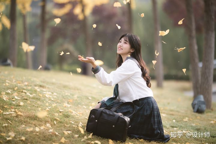 不用太多的姿势和表情,从侧面拍摄侧颜,真的很好看,日常拍照也不会