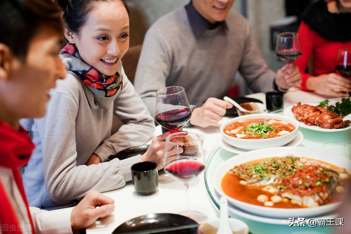 陪领导喝酒,关系再好,3种"客套话"不要随便说,小心领导翻脸