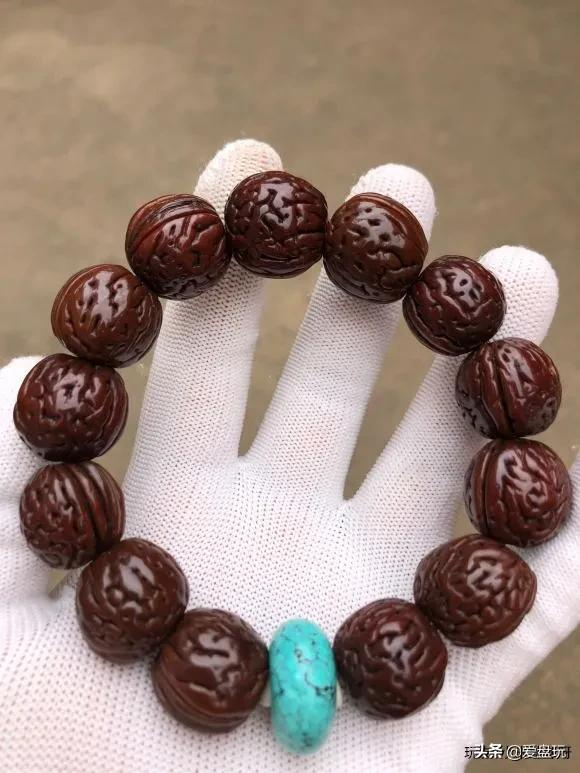 当年花20块钱买的串儿，盘了近9年，身价至少涨了10倍