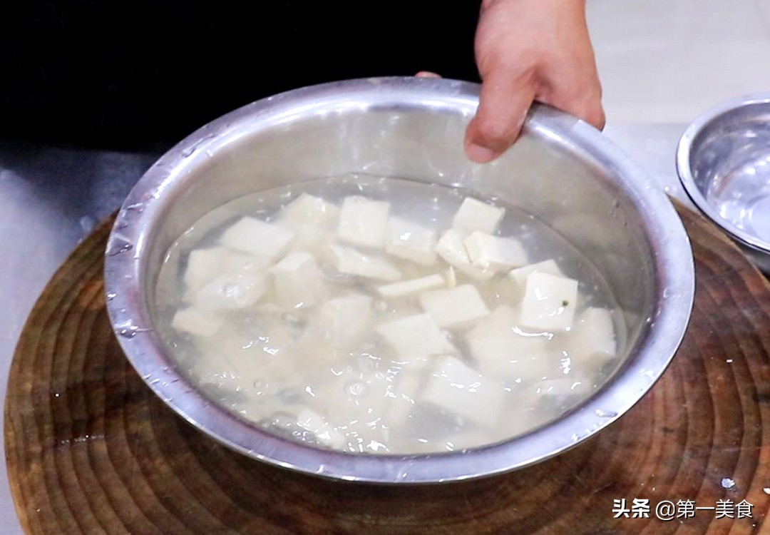 鯽魚燉豆腐,鯽魚燉豆腐的家常做法