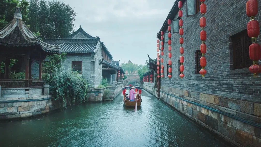 古城的雨 | 碧波画舫听雨眠，风止雨霁踏秋来