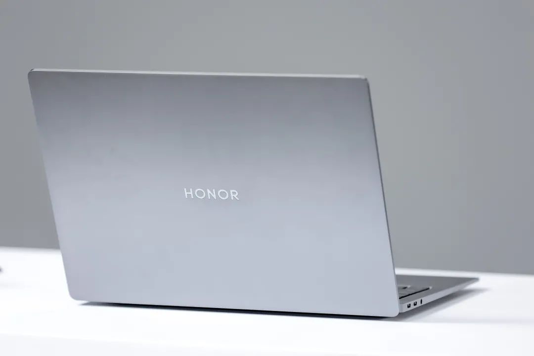 500万高清广角双摄、英特尔Evo认证，荣耀MagicBook V 14上手体验