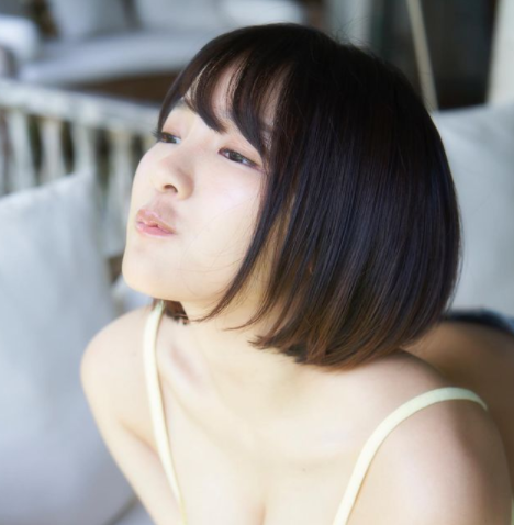 26歲日本女演員，豐滿上圍碾壓柳巖，網友卻質疑這身材造假