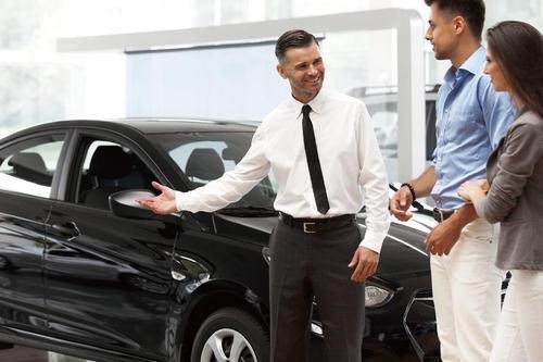 做个合格的老司机！4S店买车砍价有技巧，懂了你也能买到低价车
