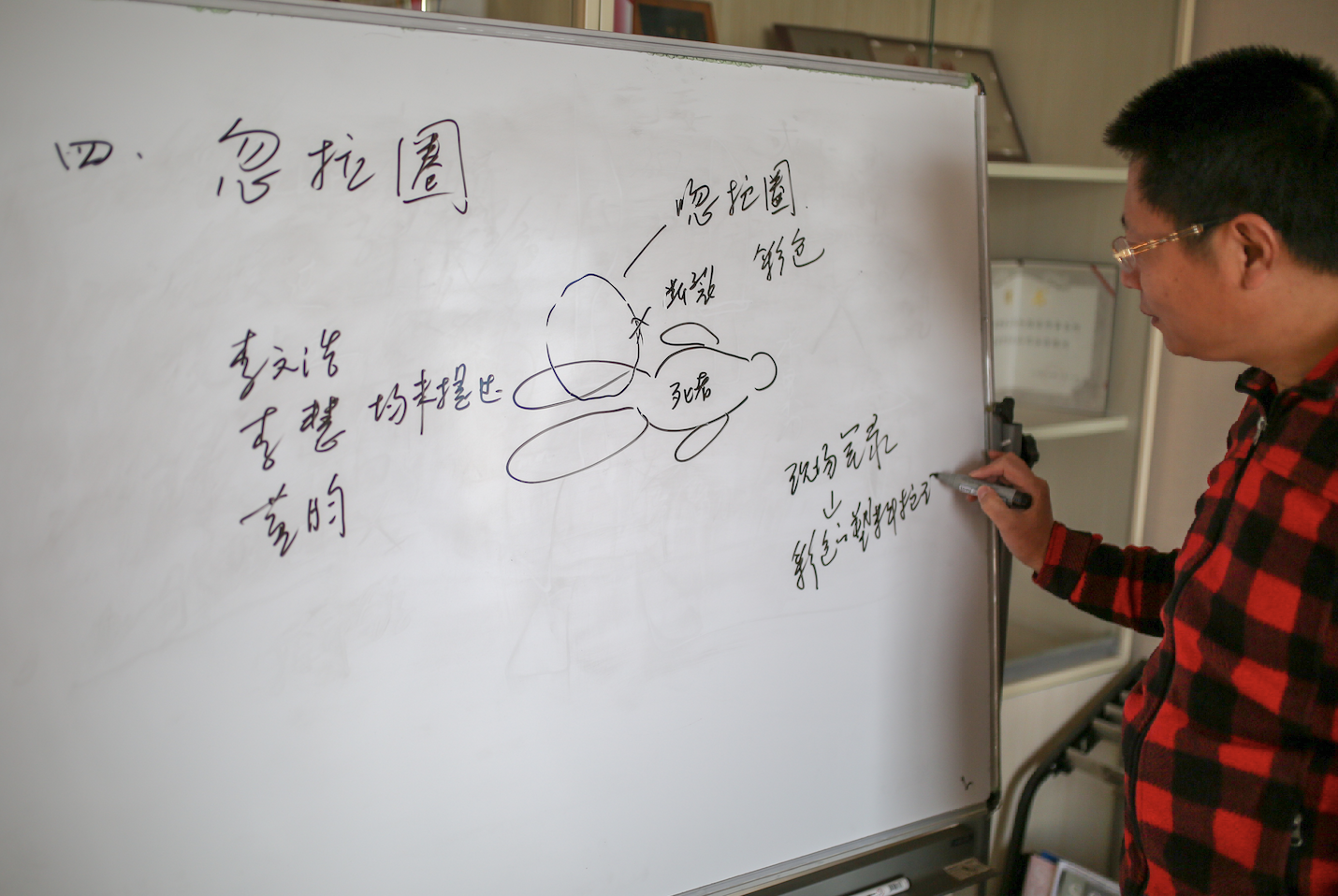 17年前“官二代”被捅49刀身亡，“凶犯”判死缓喊冤至今，最高法日前决定再审