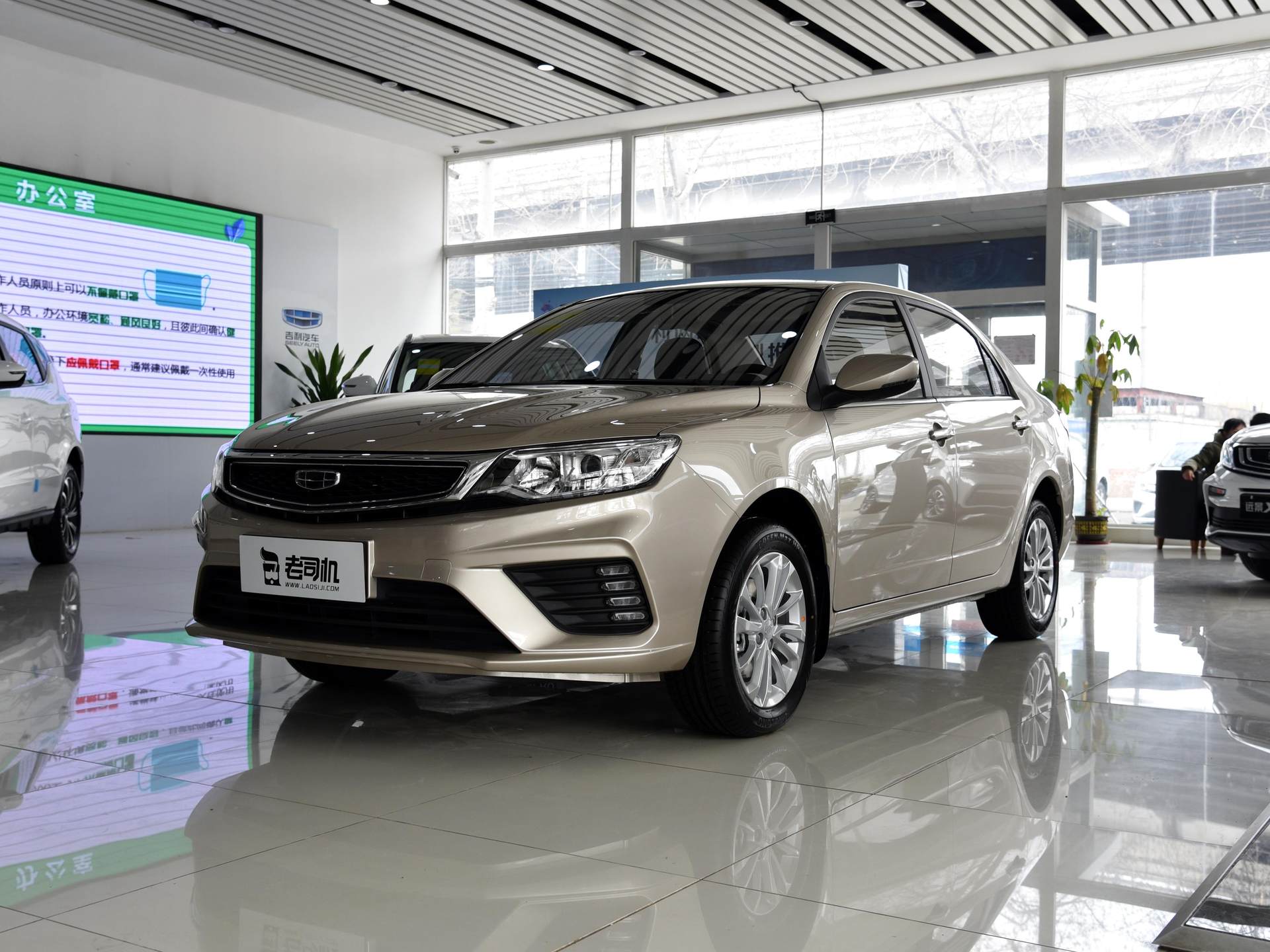 综合油耗仅6.1L/100km自主家用好推荐 实拍远景