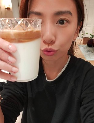 38岁Hebe亿元顶楼豪宅曝光，413㎡一个人住，太爽