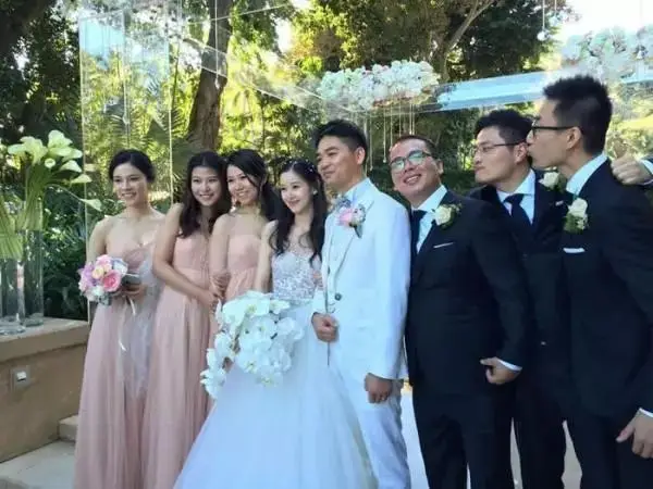 刘强东第一任老婆两人遗憾离婚，人生若只如初见，何事秋风悲画扇