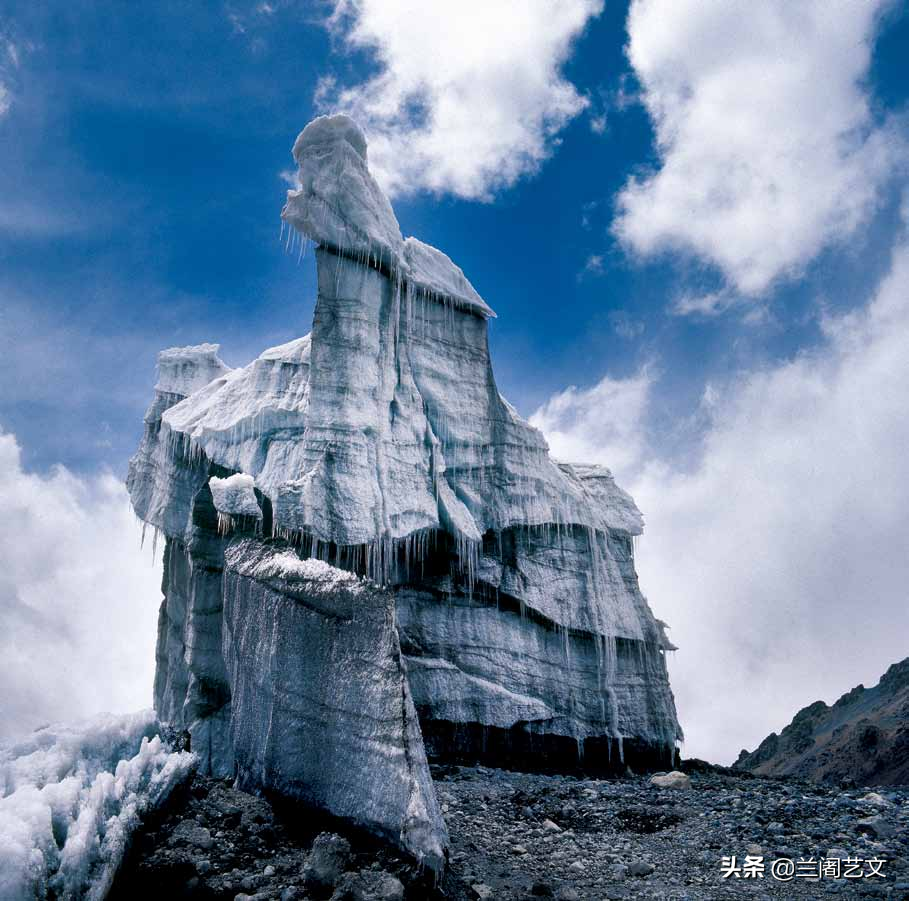 格拉丹东的景物有什么特点作者如何描写