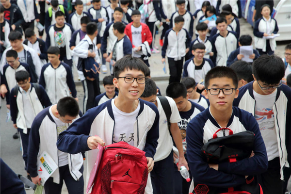 新高考模式下物理成功上岸，“这一学科”被拉下水，老师担心失业