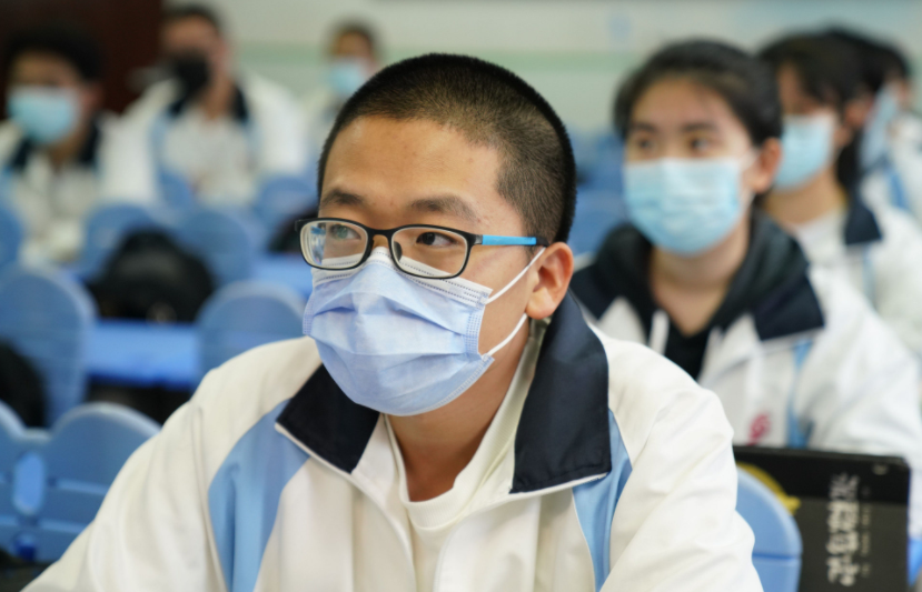 新高考选科迷之组合，物理化学政治成“天坑”，越到后期难度越高