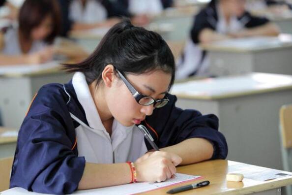 高考需不需要穿校服（高考当天别穿）
