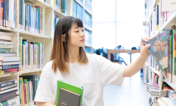 高考中烈士子女的加分问题，引起网友关注，有多人赞同加二十分