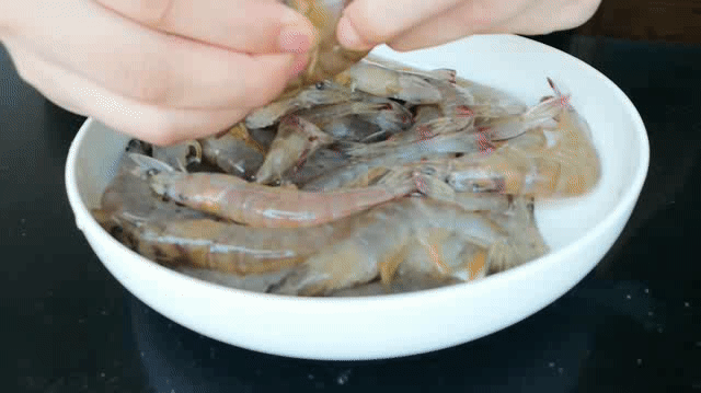 盐水虾怎么煮才能Q弹又入味？下锅的顺序和时间是关键