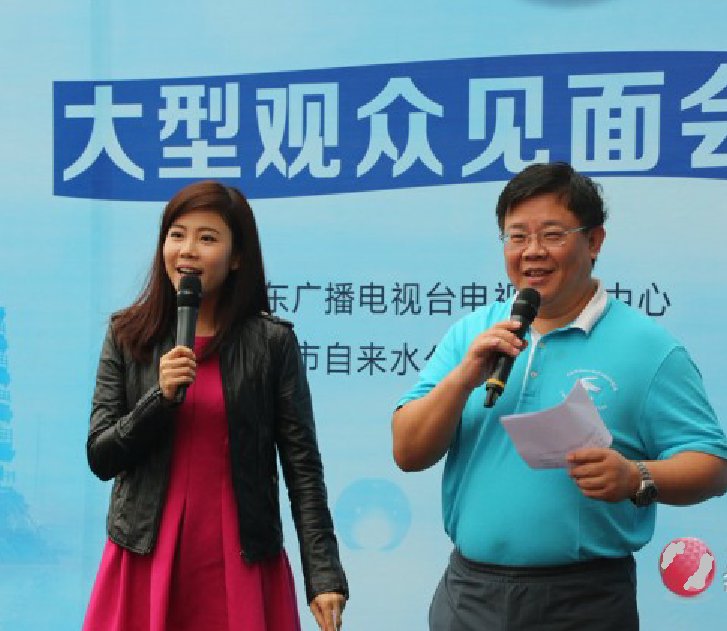 《今日关注》主持黎绮雯出身名门?与老公一起露面,谣言不翼而飞