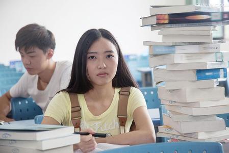 大学学费“收费标准”，这类专业学费“1万+”，报考时需注意