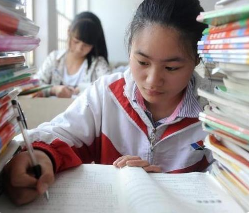 新高考选科有新调整，物理化学政治可能成新坑，学生越学越后悔