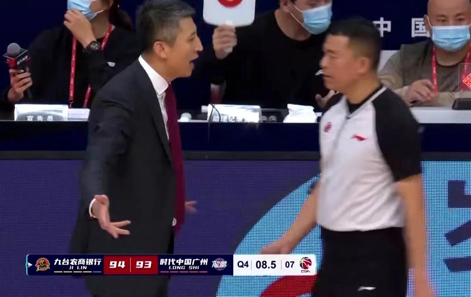 为什么cba被nba打爆(裁判的错误！为什么要让郭士强付出惨痛代价？CBA官方已给出解释)