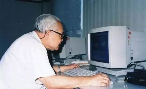 爱创新+不盲从+淡名利！他是被动学数学的数学大师