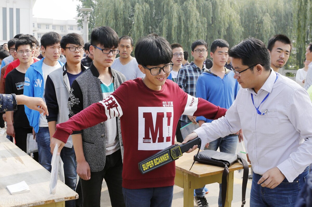 明天高考，进考场带什么？穿什么？什么时候进考场？