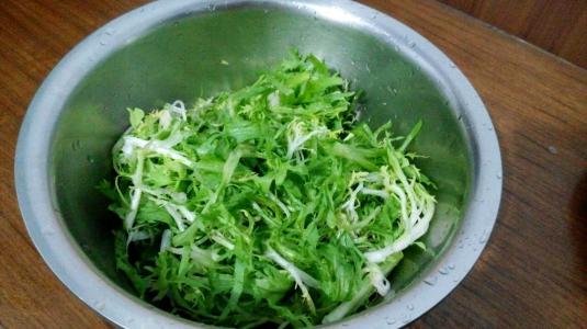 苦菊怎么凉拌（凉拌苦菊这样做才好吃，夏季必备的凉拌菜，清口开胃，简单又好吃）