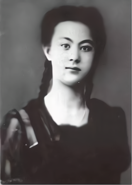 17岁的嘎丽娅，上山劝降日军，却被粗暴拖入山洞，只剩一块头巾