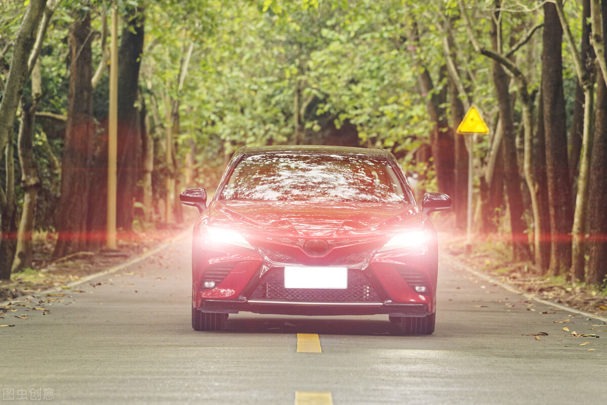 日間行車燈到底有什么用？很多人都不清楚，一次性給你講清楚