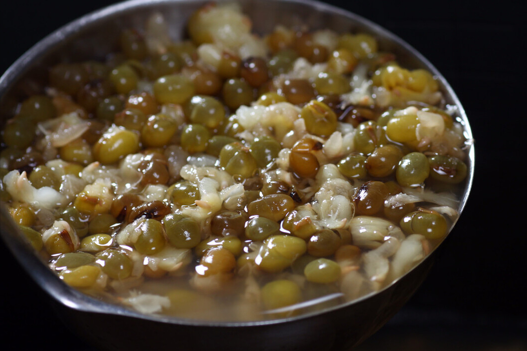 不管煮红豆还是绿豆，下锅之前记得多做1步，10分钟全煮烂