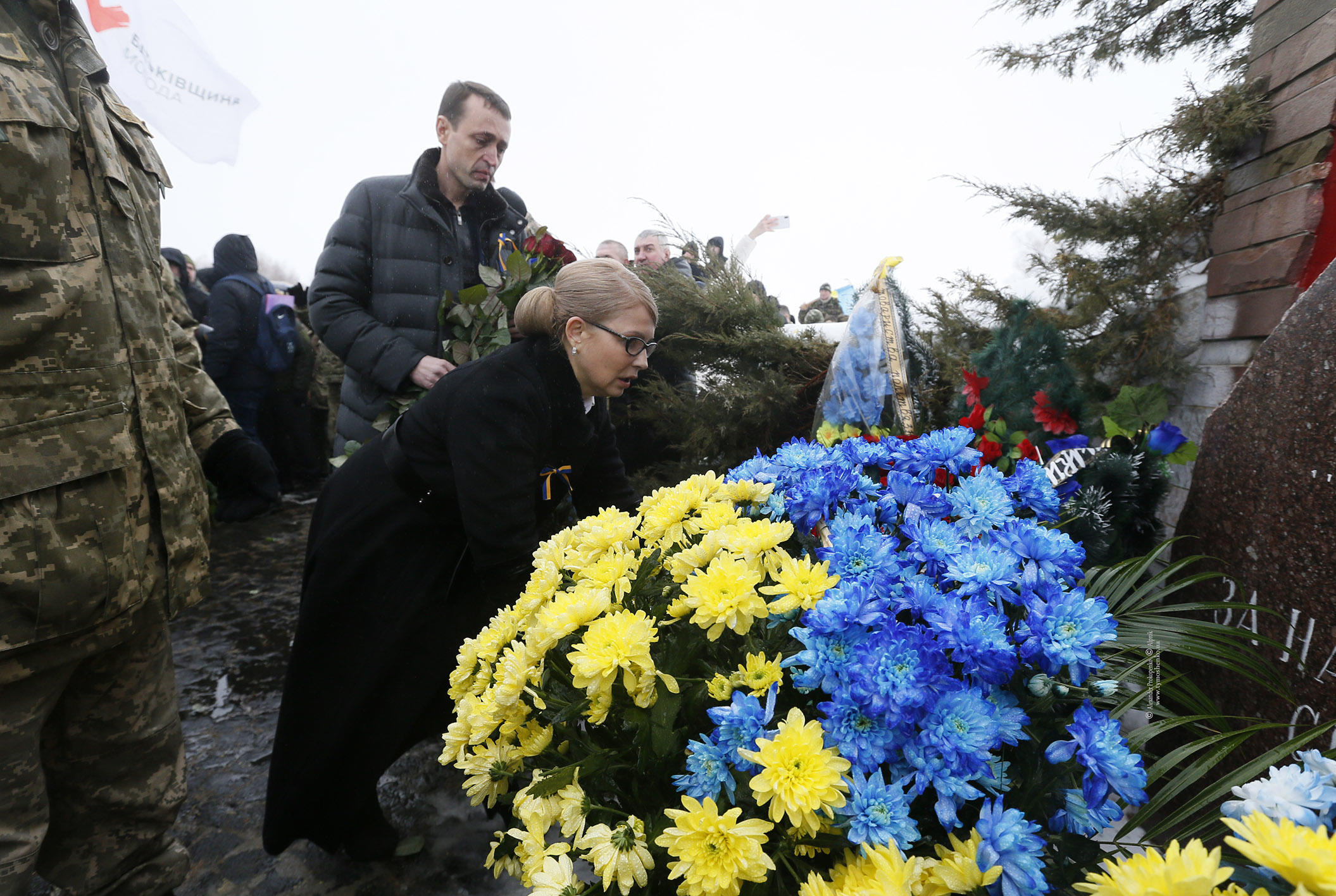 《钢铁是怎样炼成的》中反派，成为乌克兰英雄，季莫申科献花纪念
