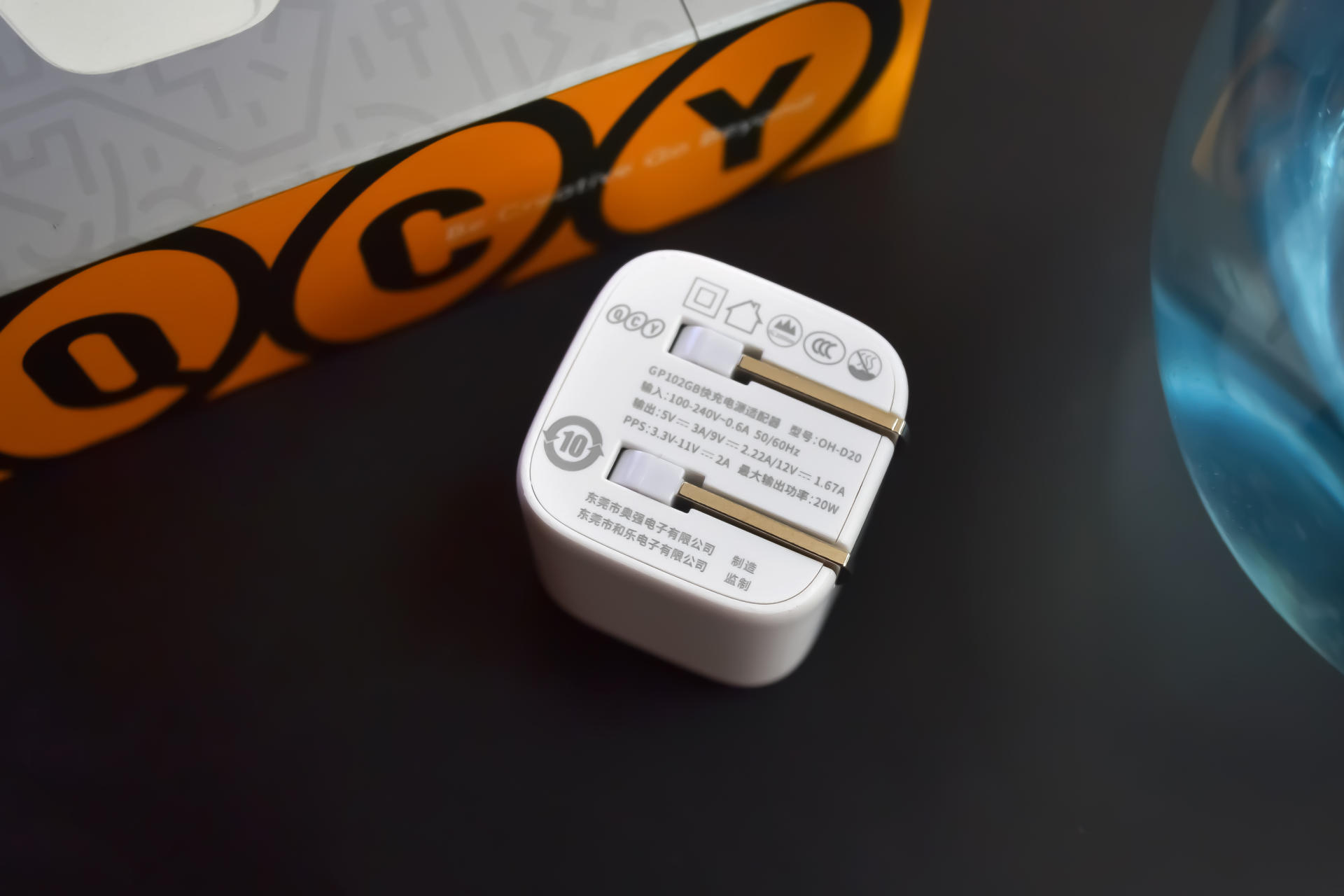 QCY 迷你PD20W快速充电器：一款精致的随身好物