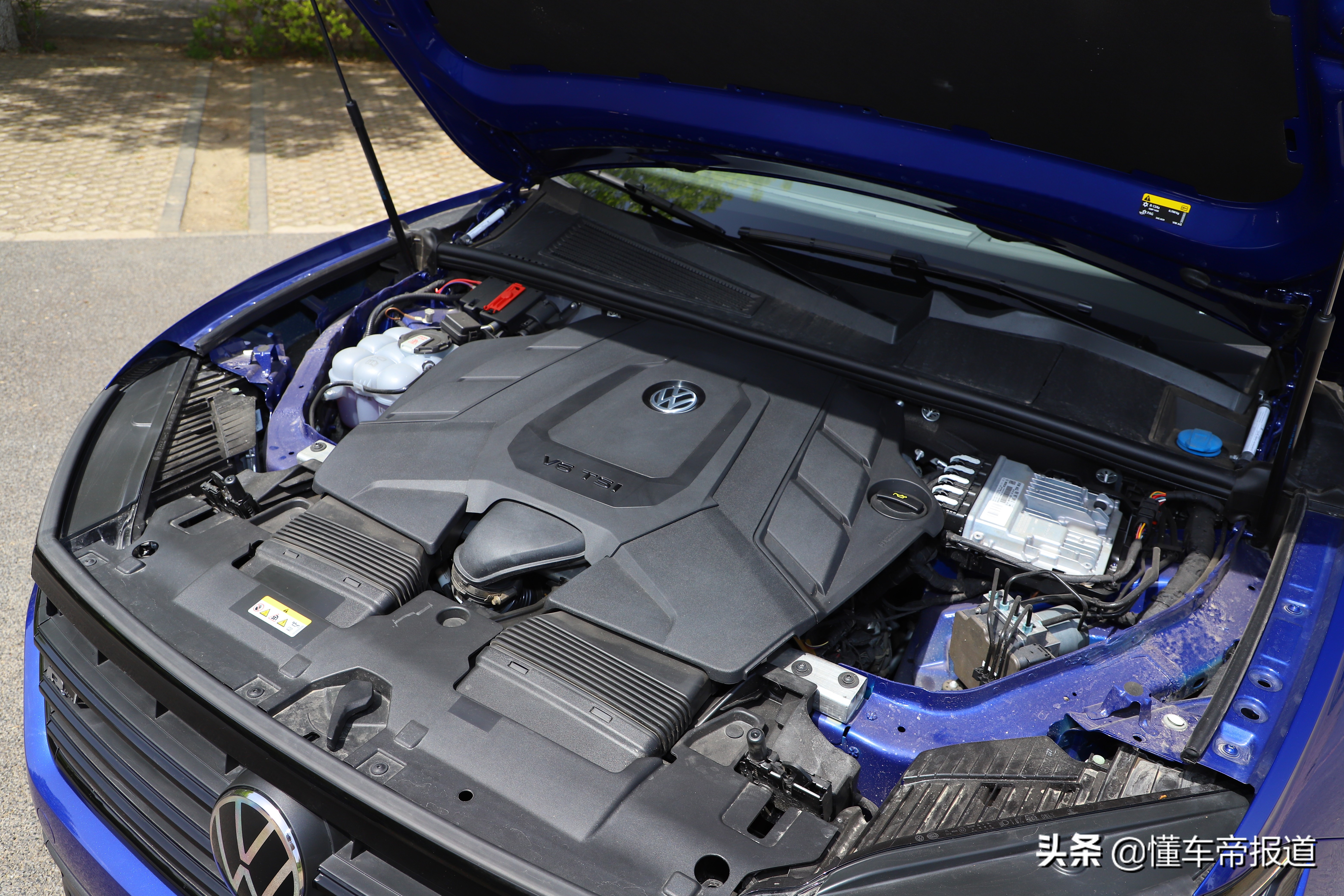 新车｜用黑化补足气场，试驾大众途锐3.0 TSI锐享版曜黑运动套装